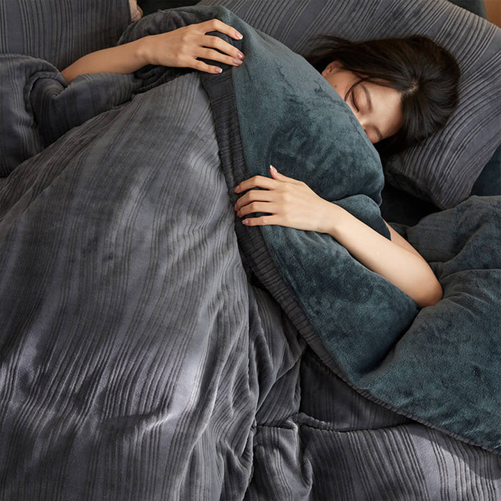Cozy wavy line milk velvet bedding set for a peaceful and warm sleeping experience.