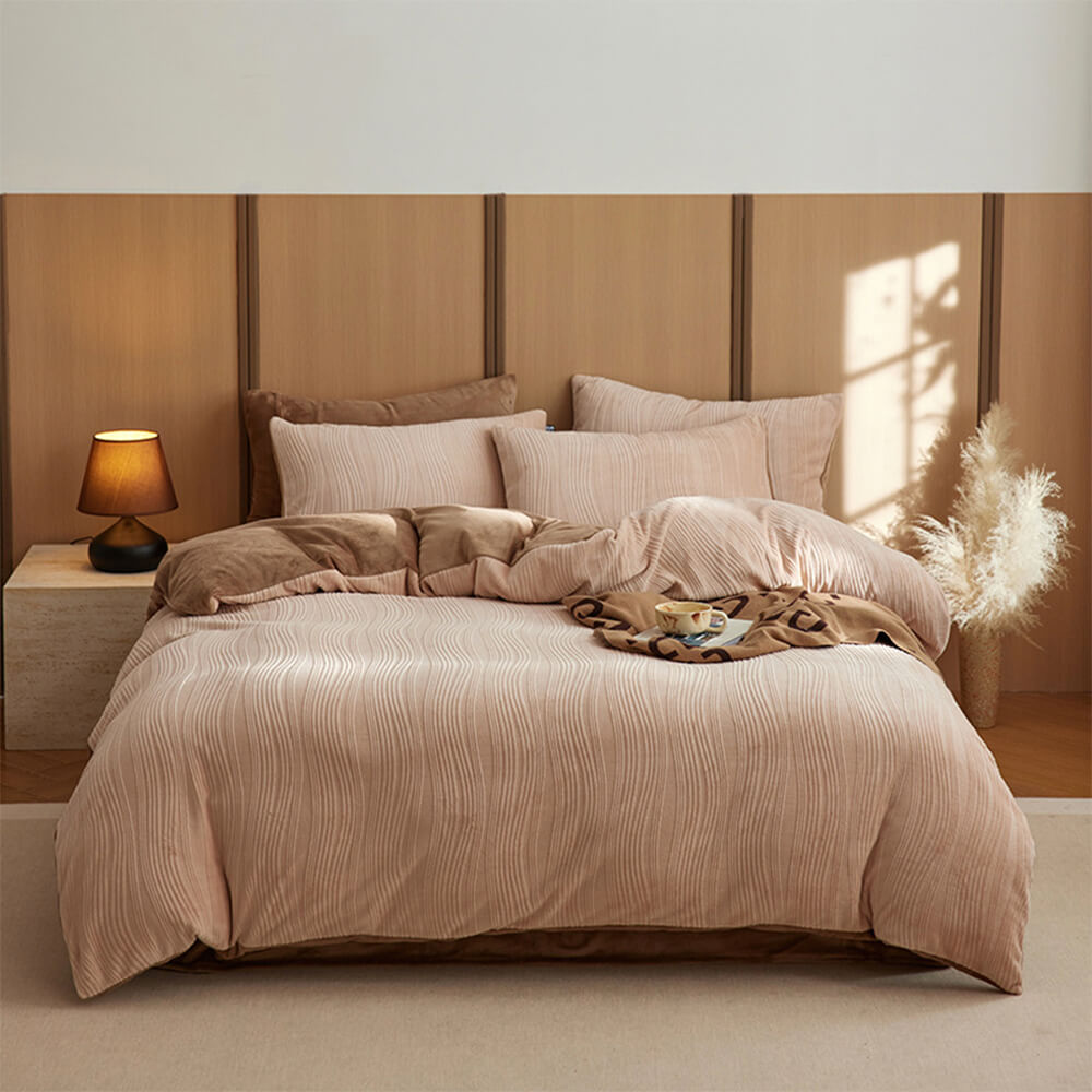 Warm bedding set featuring a unique wavy line design on plush milk velvet fabric.