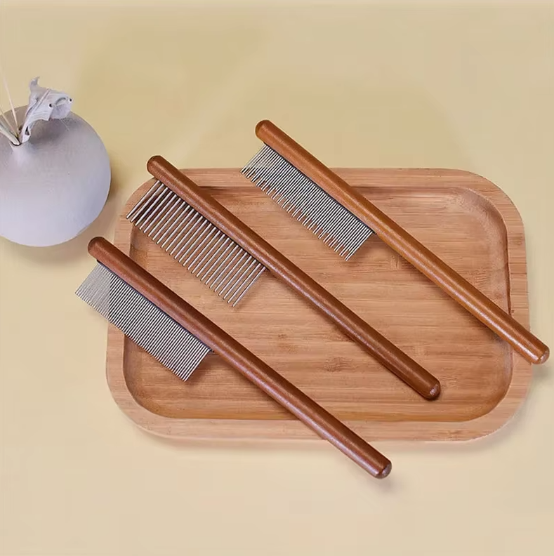 Unisex wooden flea comb, durable and gentle pet care tool for effective grooming of dog and cat coats