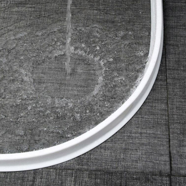 Flexible water stopper for showers, perfect for maintaining dry bathroom floors and preventing floods.