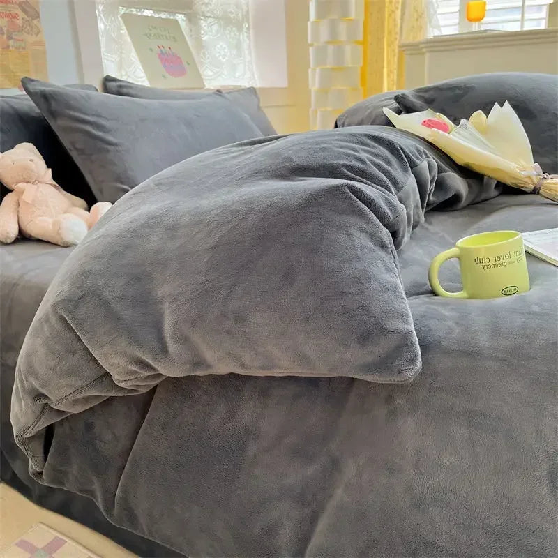 Home comfort with a plush Verdikt flannel fleece duvet cover, ideal for warm winter bedding.