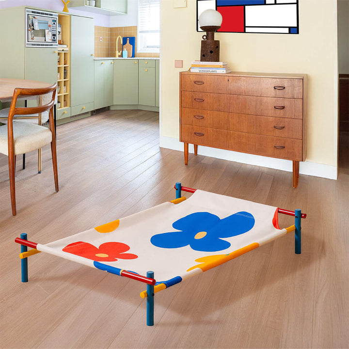 Dog bed for summer: vibrant print, elevated design, aluminum frame provides cool comfort.