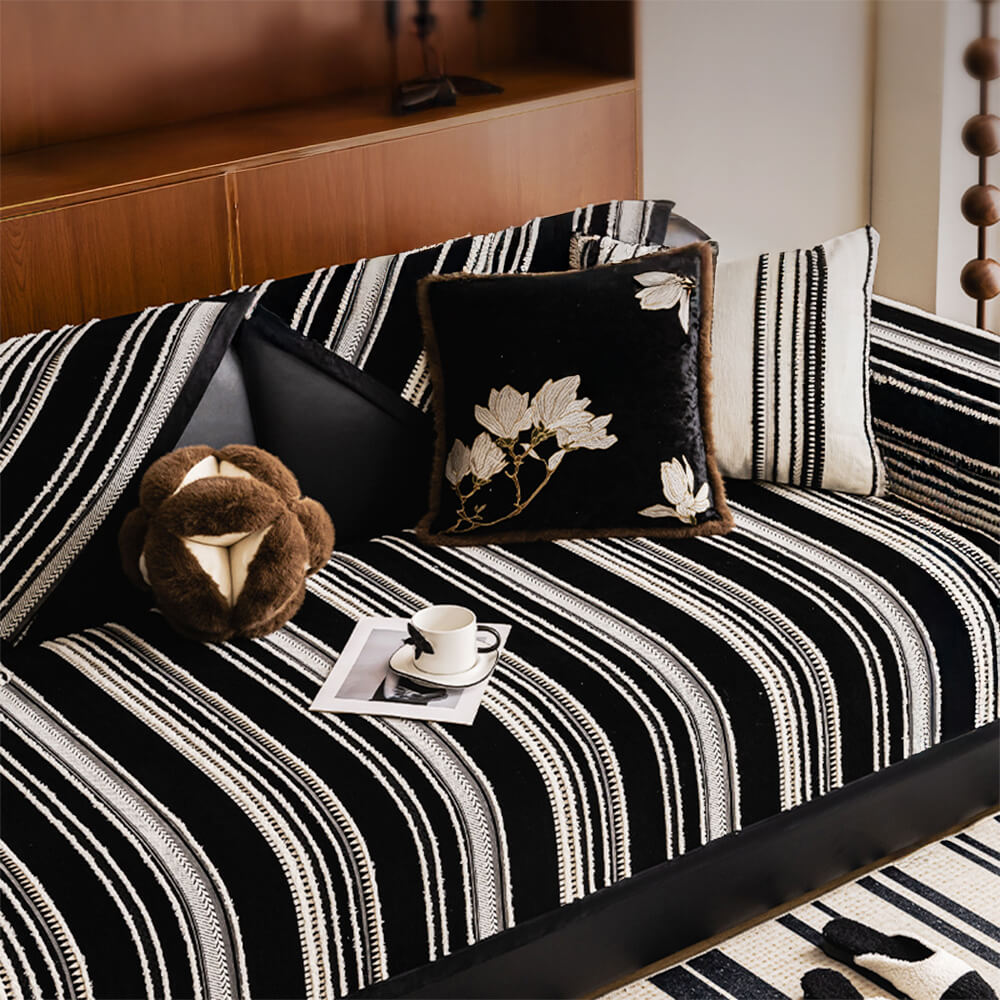 Durable unisex vintage jacquard chenille non-slip couch cover, a perfect pet-friendly solution for homes.