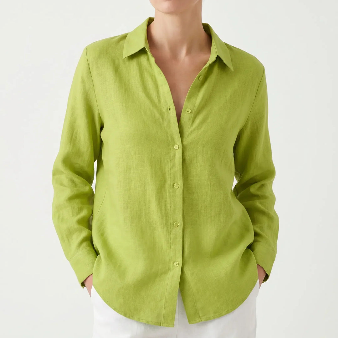 Casual long-sleeve Viola blouse for women. Relaxed fit, perfect for spring & summer. Versatile apparel.