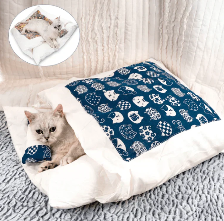 Warm, cozy cat sleeping bag pet bed with soft lining for ultimate feline comfort