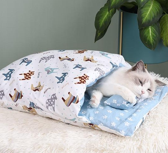 Portable cat sleeping bag pet bed, designed as a cozy cat cave for easy transport