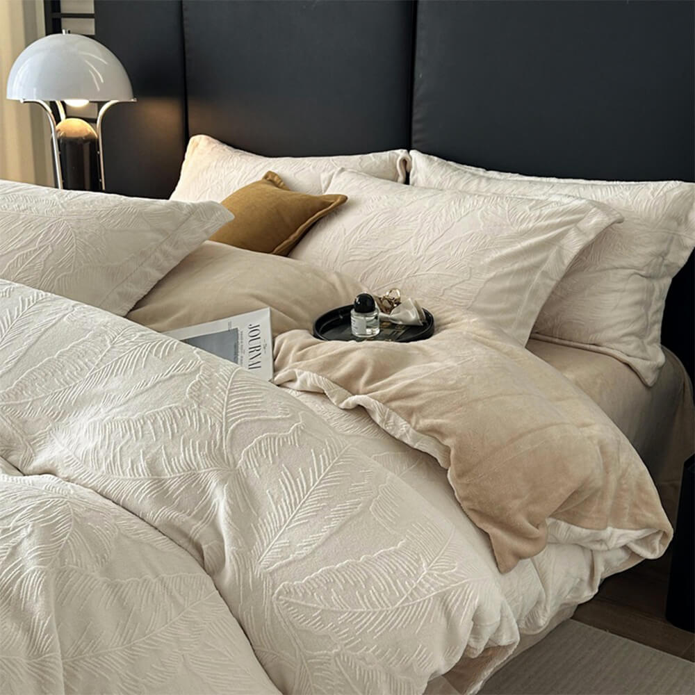 Natural leaf embossed velvet bedding set, offering both luxury and warmth.