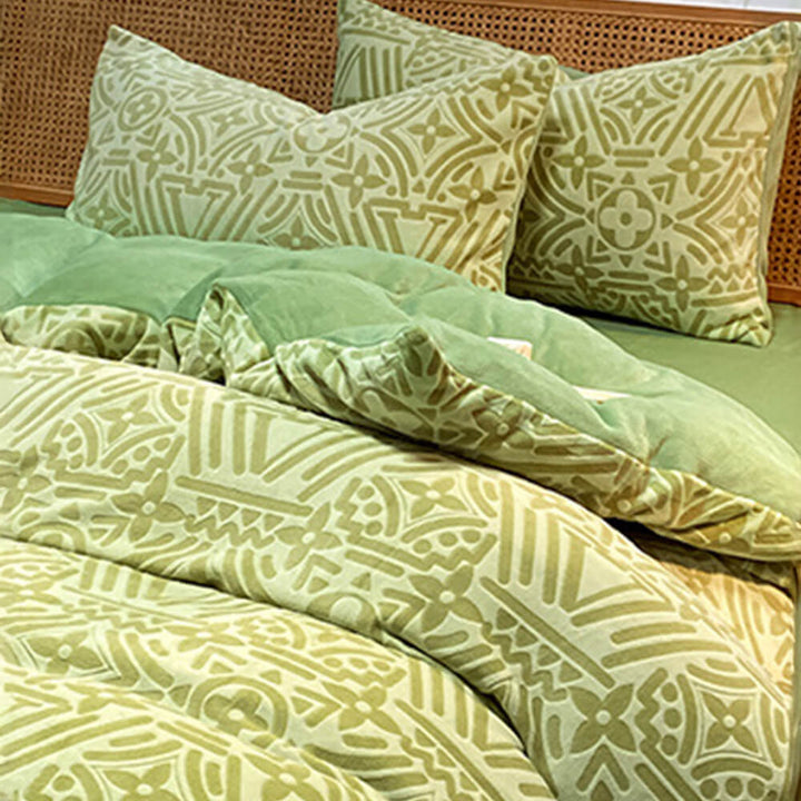 Three-piece geometric milk velvet bed set, soft, warm, and anti-static for any bedroom.