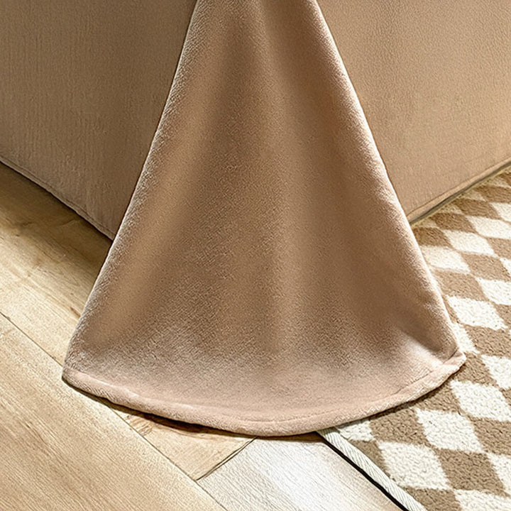 Elegant geometric milk velvet bed sheets, a warm and soft home decor bedding solution.
