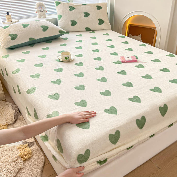 High-quality milk velvet fitted sheet and pillowcases set, anti-static and super soft.