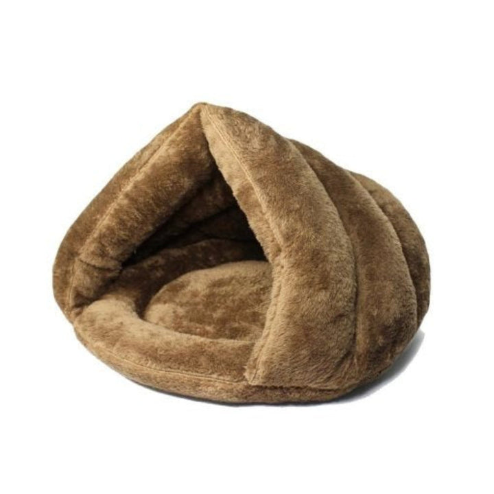 Warm orthopedic cat bed with self-heating technology, ideal for pet comfort and cozy naps