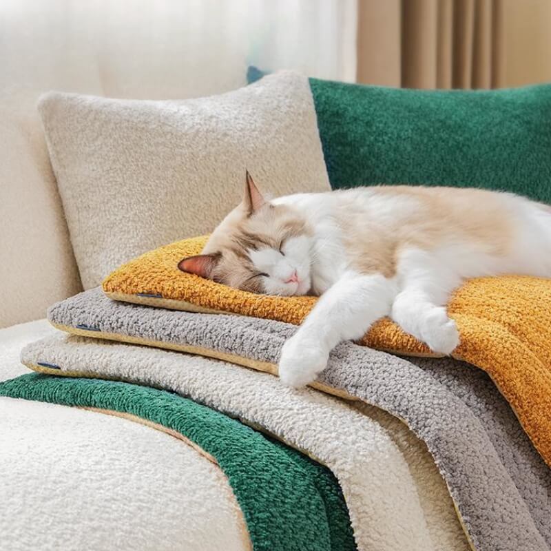 Soft, cozy pet mat with a non-slip base for pets like dogs and cats, offering plush comfort. Cat mat.
