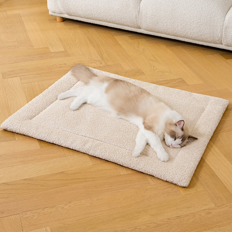 Close-up of the plush texture of a non-slip pet mat, ideal as a cozy dog and cat bed. Animalbed.