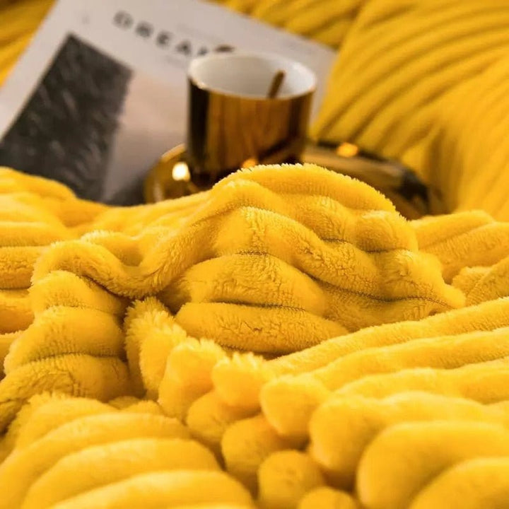 Comfortable fleece winter comforter, soft microfibre duvet. Warm bedding for a restful sleep.