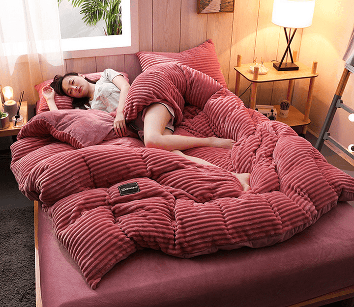 Premium warm winter fleece duvet. Cozy microfibre comforter for stylish and soft bedroom textiles.