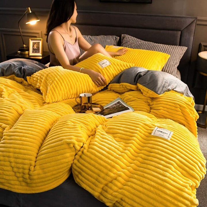 Soft unisex fleece duvet, ideal for warm winter bedding. Microfibre comforter for cozy sleep.