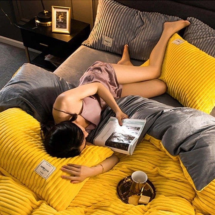 Cozy autumn winter fleece duvet, soft microfibre comforter for ultimate warmth and comfort.
