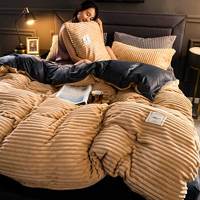 Thick, warm fleece duvet comforter. Unisex microfibre bedding for cozy winter nights.