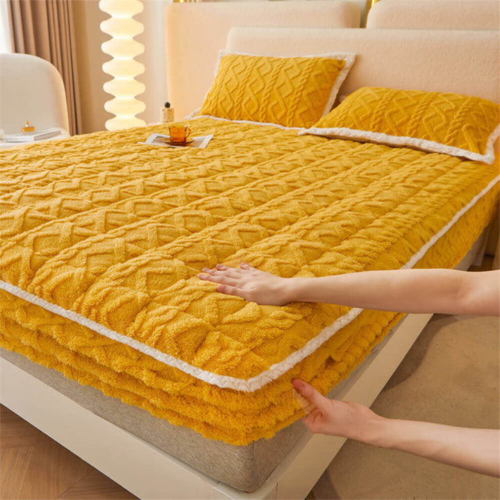 Washable fluffy fitted mattress cover, pet friendly bedding for warmth and comfort