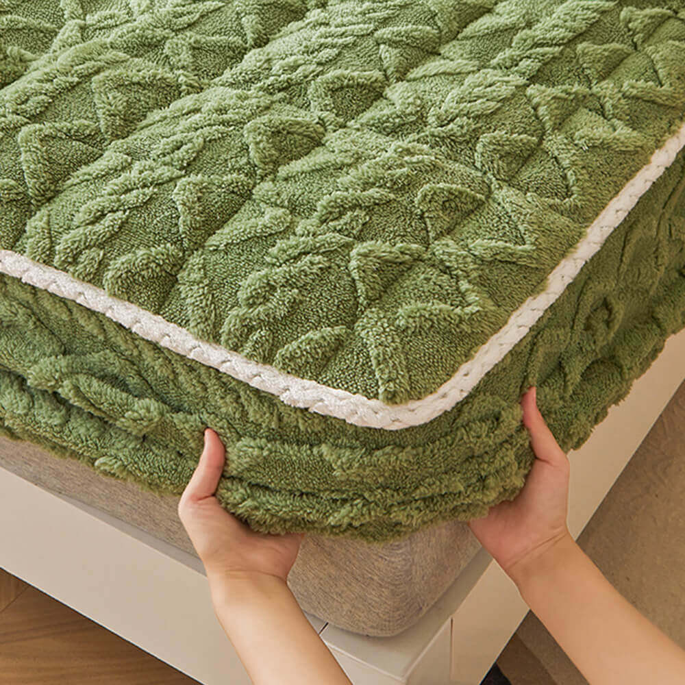 Pet friendly mattress cover, fluffy texture, washable and easy to maintain bedding