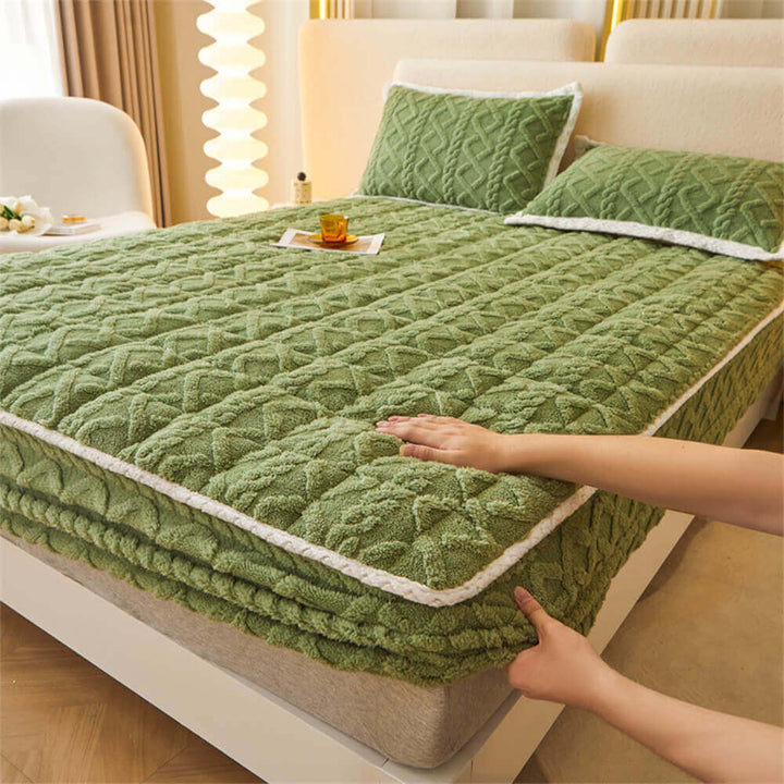 Durable fitted mattress cover, washable and pet friendly, ideal for daily use