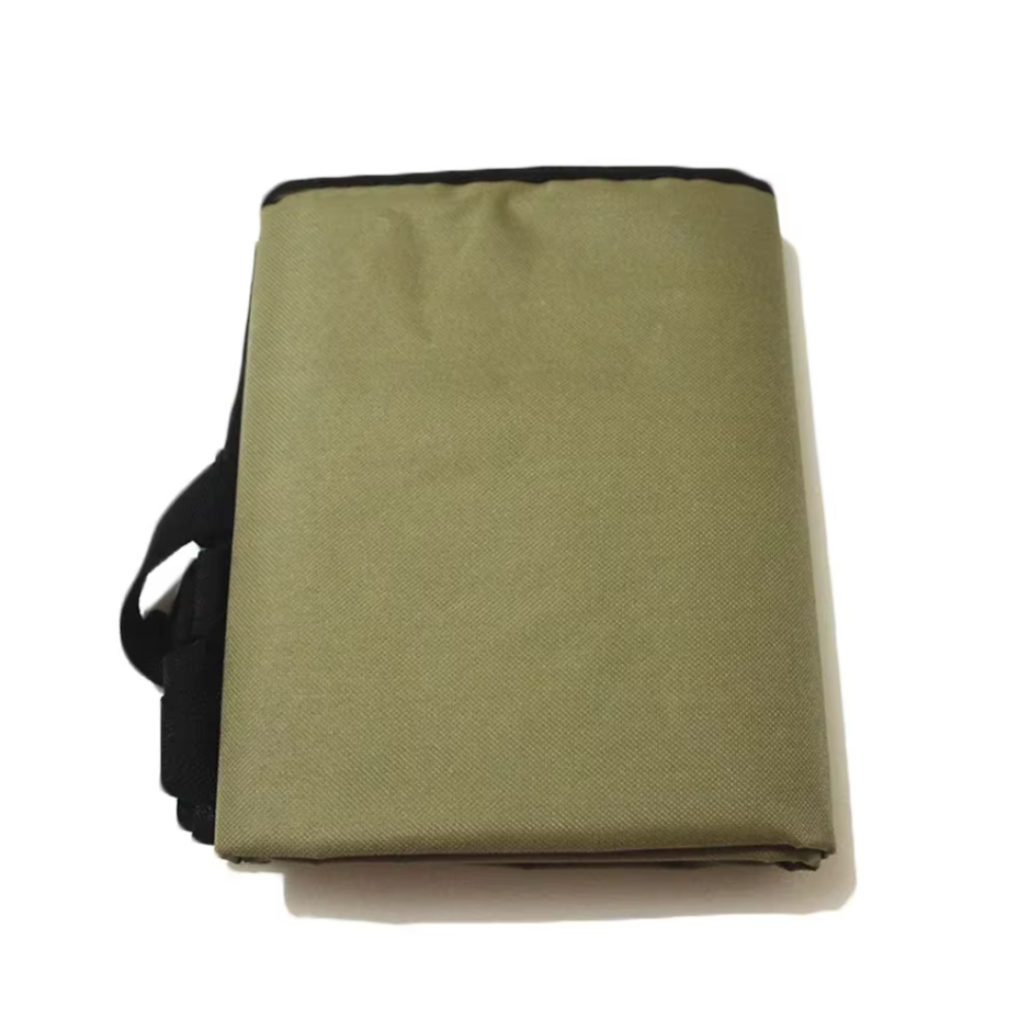 Vehicle cover for pets, waterproof and tear-resistant, with side protection