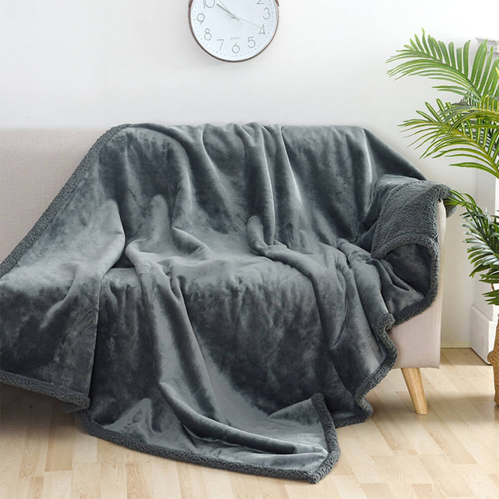 Pet flannel blanket, waterproof and machine washable, ideal for dog bed cover