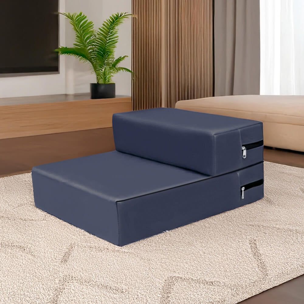 Detail of the zipper on washable PU leather pet stair cover, easy to clean pet furniture
