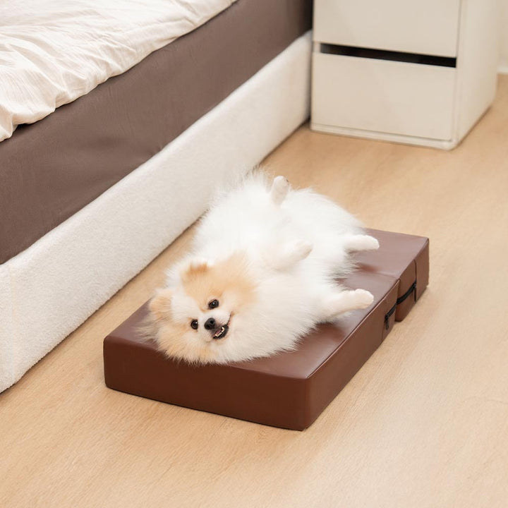 Cat steps, waterproof faux leather, multi-level, offering joint support and comfort.