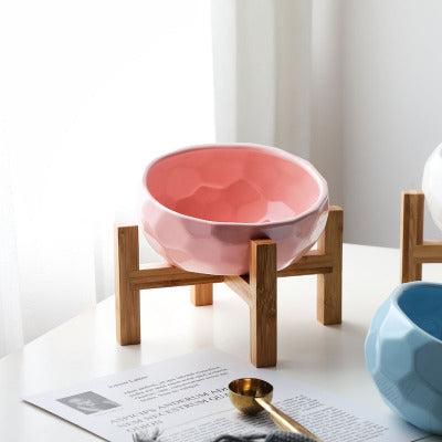 Durable ceramic pet feeding dish, ideal for both dogs and cats, simple and clean look