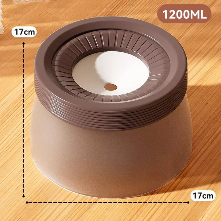 Pet water bowl demonstrating its no-spill feature, keeping floors dry; perfect for home and vehicle travel.