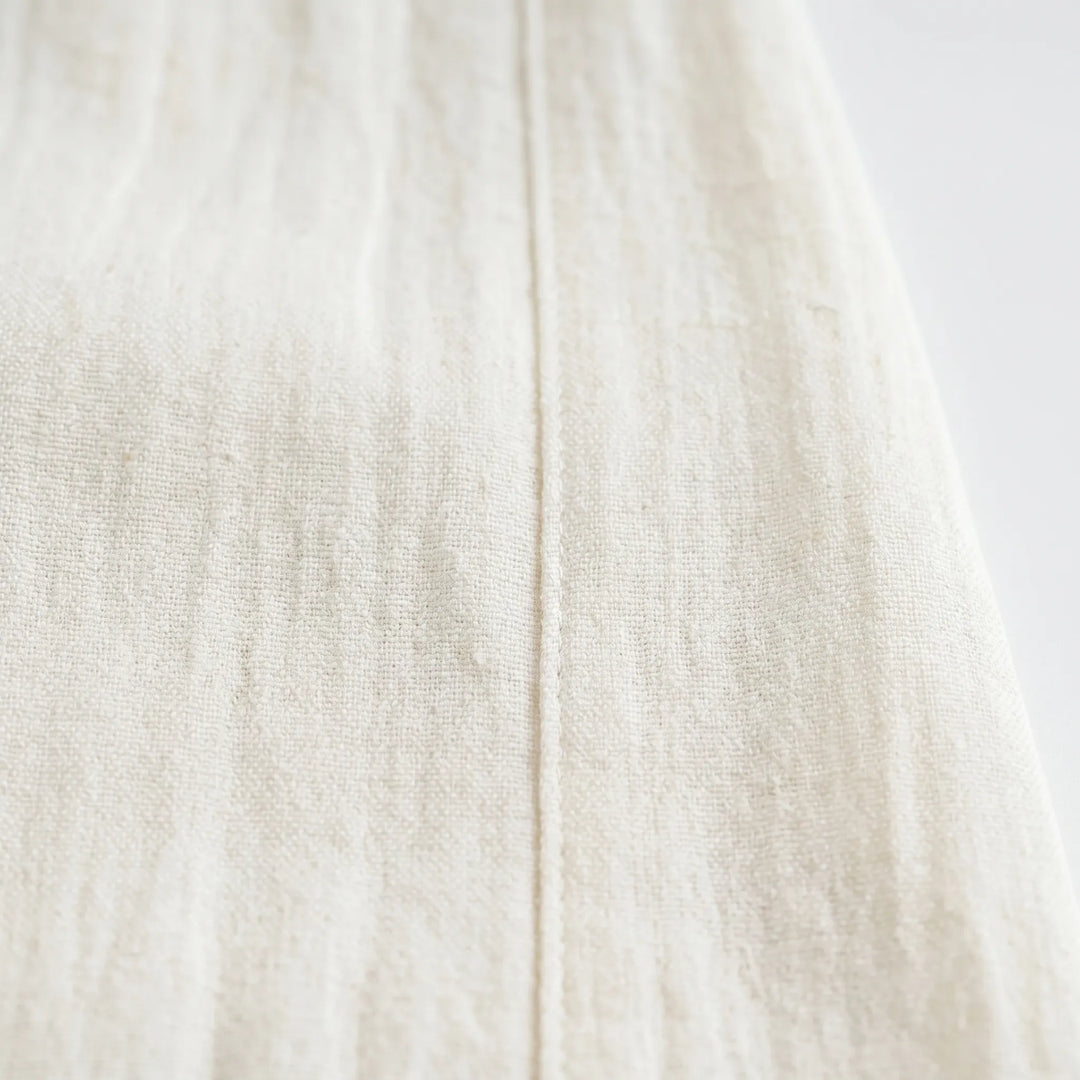Effortless women's wide-leg summer pants, comfortable, full-length, and breezy. Perfect for casual or elegant spring fashion.