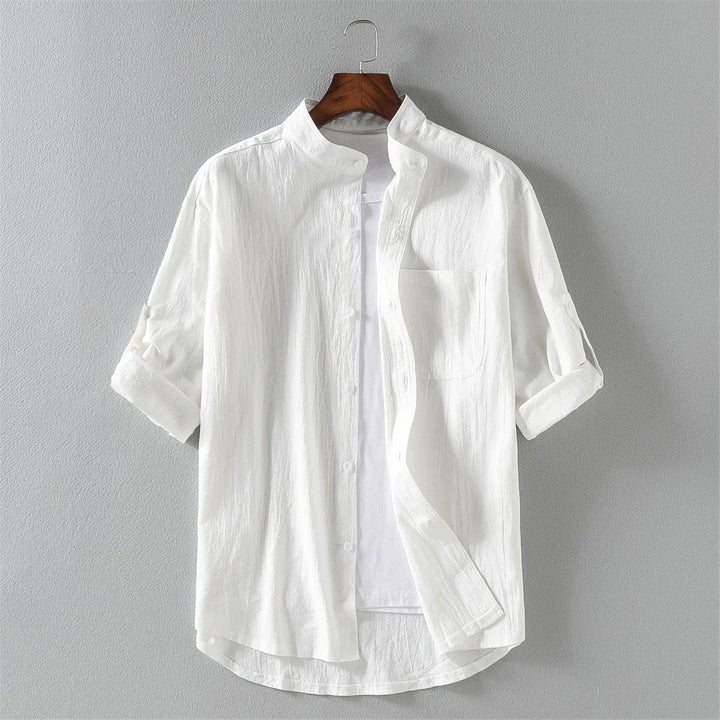 Comfortable men's long-sleeve cotton shirt, suitable for casual wear and everyday style.