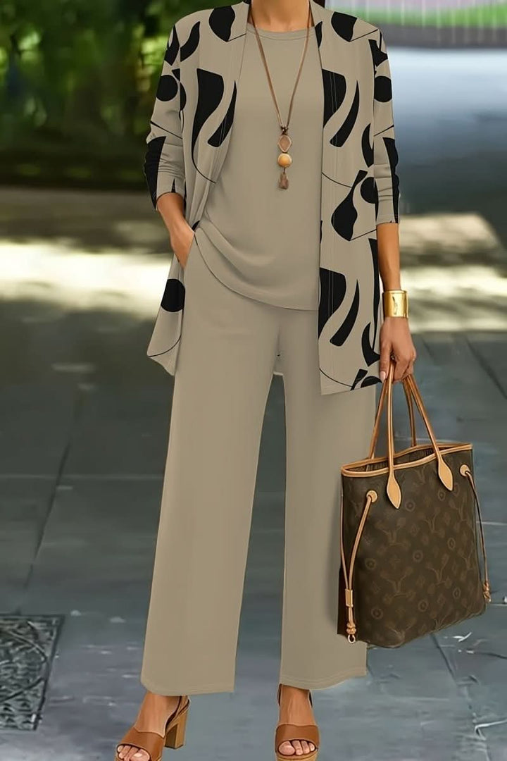 Comfortable women's abstract print 3-piece set. Versatile casual outfit for modern, stylish lounging.