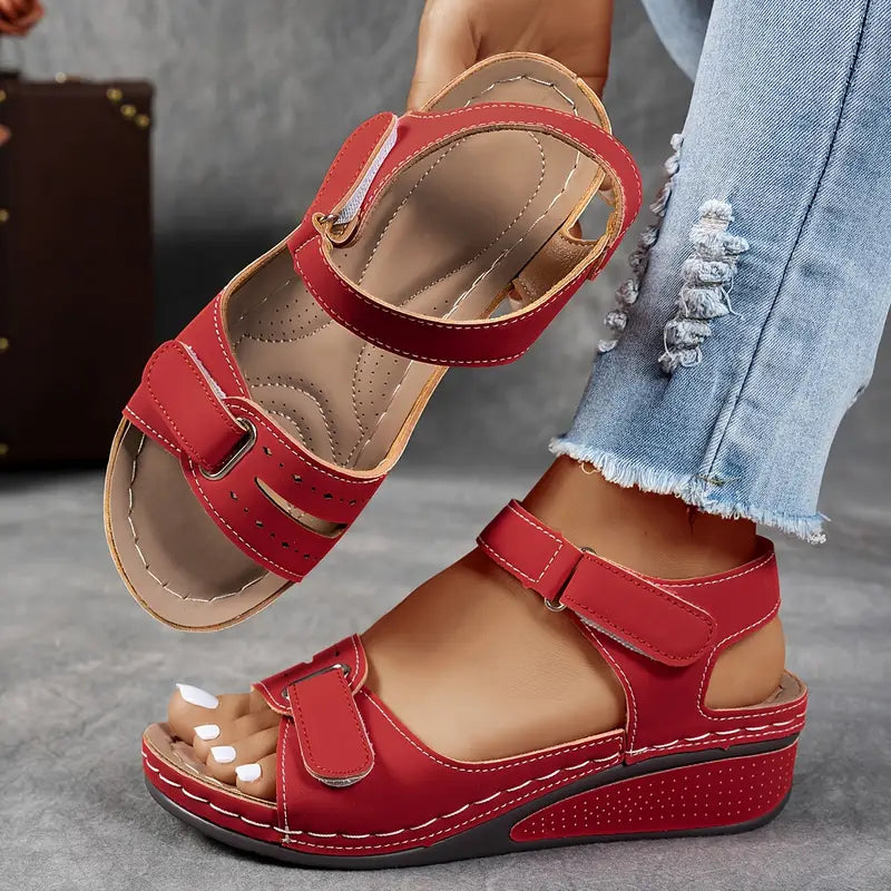 Chic women's platform sandals featuring adjustable comfort straps, ideal for casual summer fashion & walking.