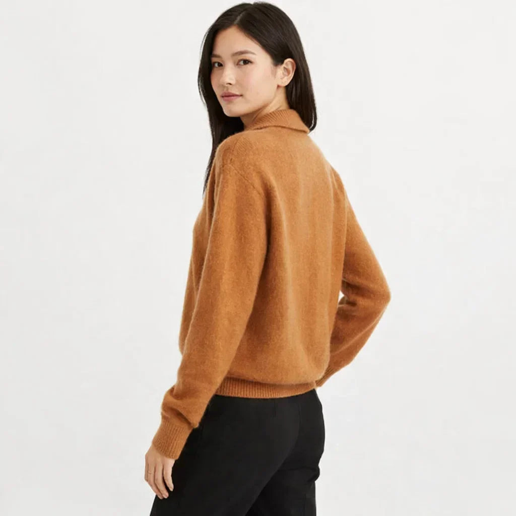 Chic women's asymmetrical knit cardigan, ideal for fall/winter layering. Cozy & versatile style.