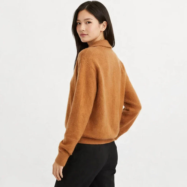 Chic women's asymmetrical knit cardigan, ideal for fall/winter layering. Cozy & versatile style.