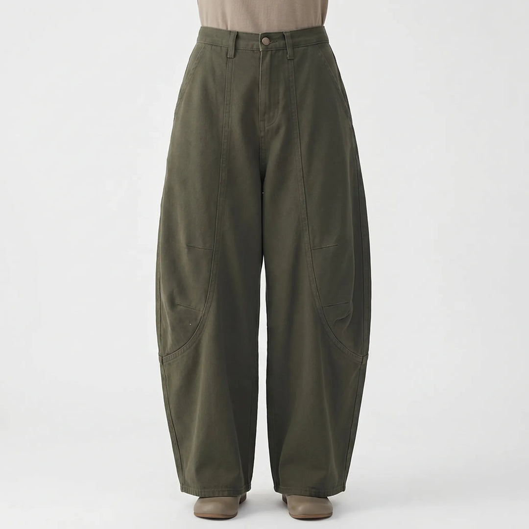 Vintage-style women's barrel-leg pants. Low-rise baggy fit, perfect for streetwear fashion.