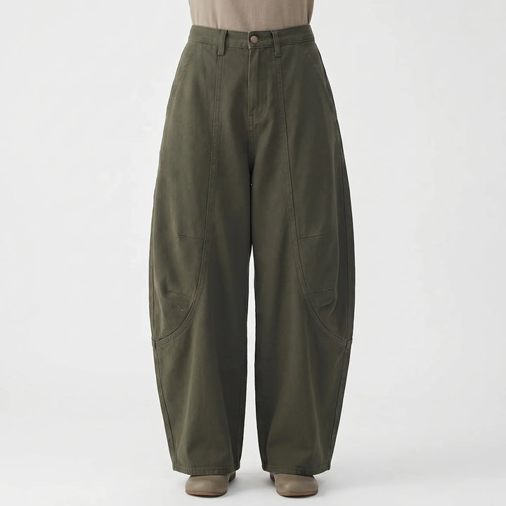 Vintage-style women's barrel-leg pants. Low-rise baggy fit, perfect for streetwear fashion.