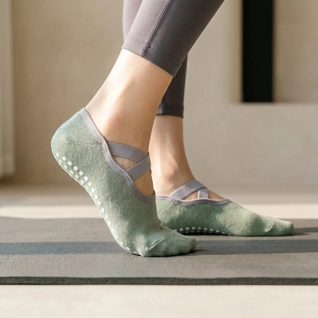 Women's ballet-style non-slip grip socks for yoga & barre workouts. Enhance stability & comfort in green.