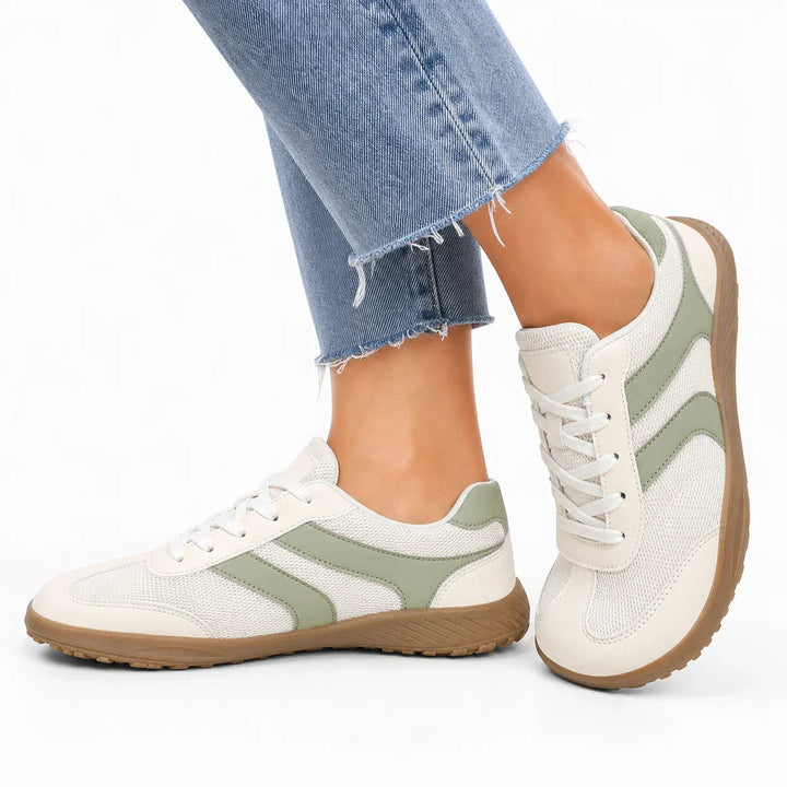 Comfort women's barefoot trainers, wide toe box, non-slip, ideal for active women.