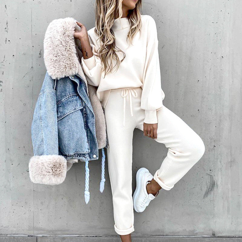 Folded women's plush loungewear set, showcasing soft fabric for a cozy 2-piece gift.