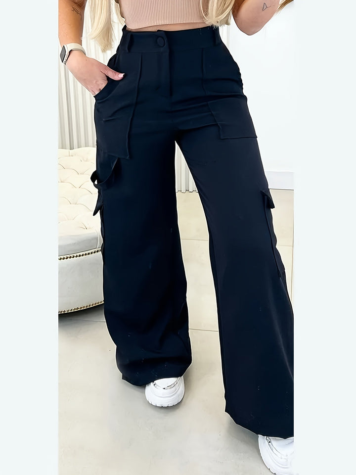 Women's black high-waist cargo wide-leg pants. Stylish, versatile, and comfortable for modern fashion.