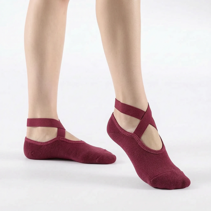 Studio-ready women's non-slip grip socks for yoga, pilates, and barre classes. Black.