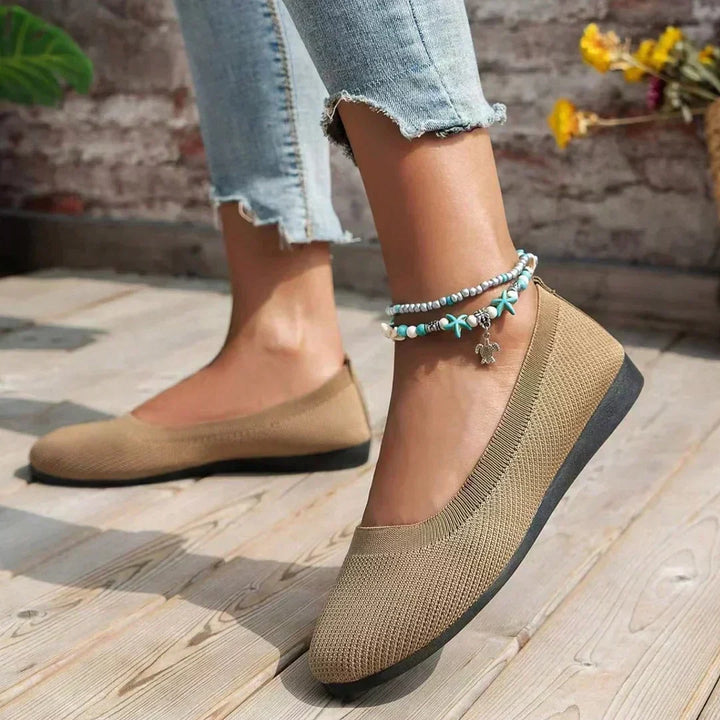 Women's black orthopedic ballerinas, comfort flats with arch support, ideal for office wear.