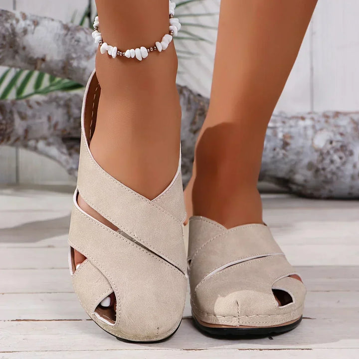 Comfortable women's wedge sandals with an elevated platform, ideal for stylish all-day wear this summer.