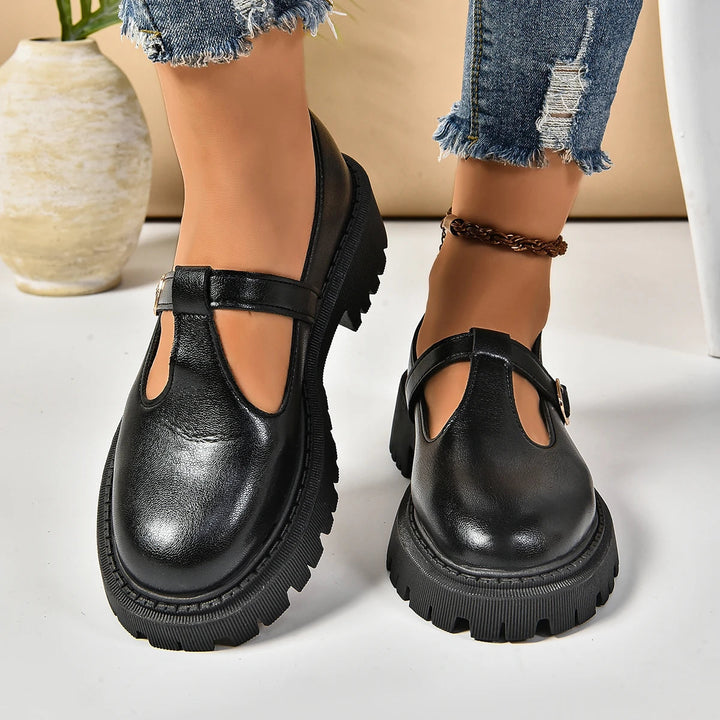Retro style women's T-strap platform Mary Jane shoes with buckle closure, ideal for vintage fashion & comfort.
