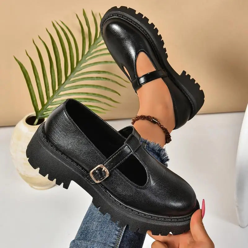 Stylish women's black T-strap platform Mary Jane shoes, perfect for comfort and a touch of retro flair.
