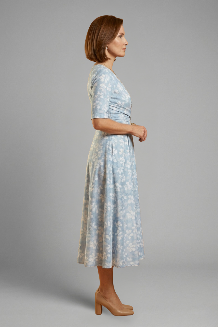 Elegant V-neck midi dress for women, featuring comfortable short sleeves and convenient side pockets. Blue, everyday style.