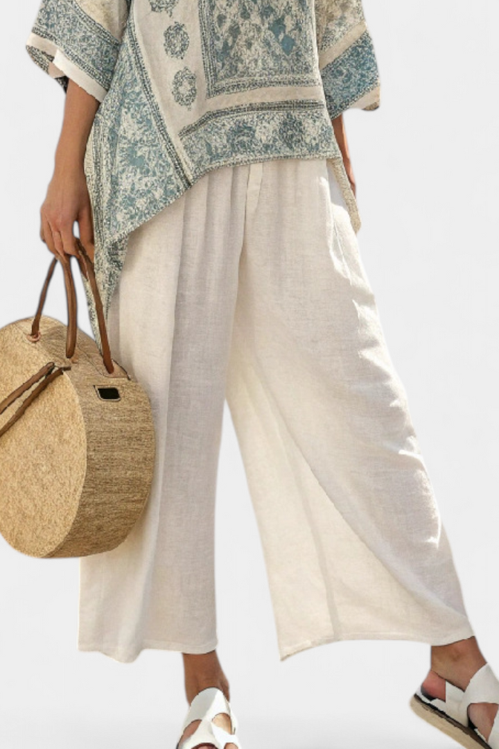 Stylish women's boho floral print set with a relaxed batwing blouse & flowy wide leg pants. Ideal for spring fashion.